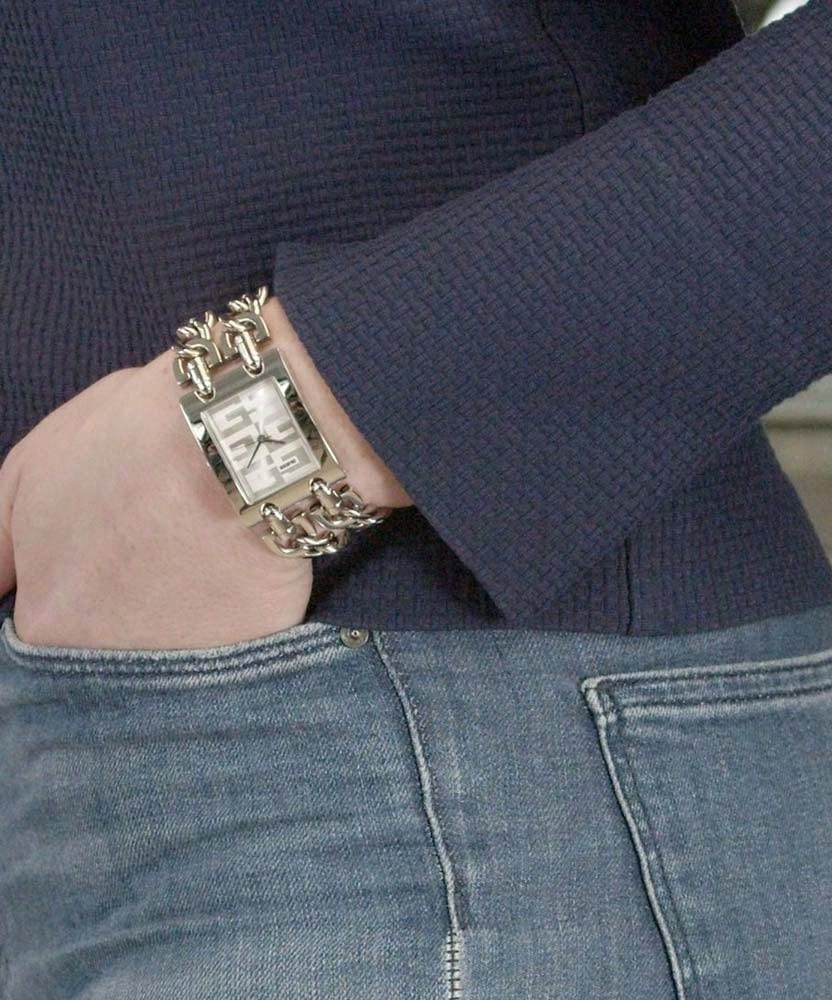 Guess Đồng hồ nữ GW0294L1 mặt vuông, máy quartz, vỏ bạc, dây đeo đôi, kiểu dáng tối giản thanh lịch, phù hợp cho công sở và đeo hàng ngày. - Bạc - Xem 1