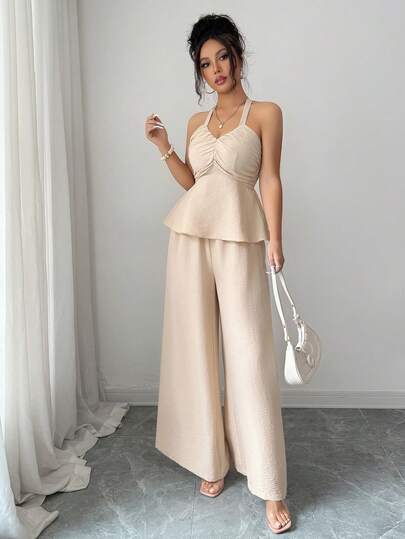 Bộ đồ hai mảnh màu kem của LilyHouse dành cho nữ, áo hai dây viền bèo nhún phía trước kết hợp với quần ống rộng, chất liệu nhẹ và mềm mại, thích hợp cho kỳ nghỉ, bãi biển, dã ngoại và chụp ảnh.