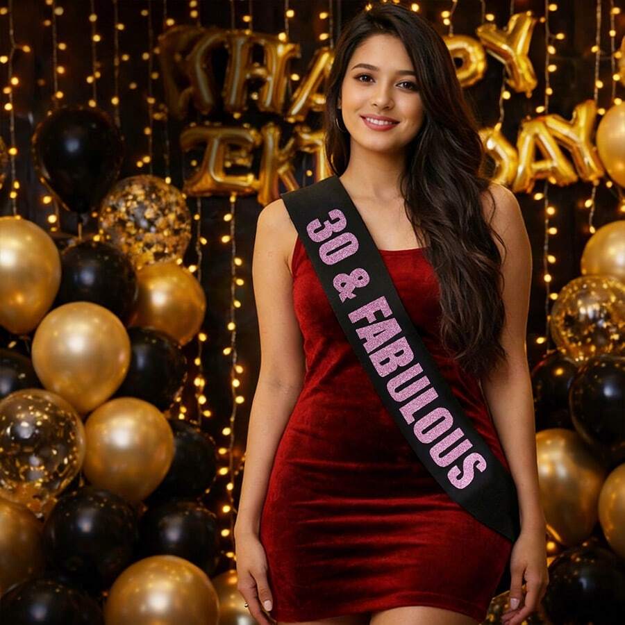 1 chiếc khăn choàng sinh nhật "30 & Fabulous", được làm từ chất liệu vải cao cấp, bền và thời trang, nền đen với họa tiết in màu hồng "30 & Fabulous", hình dáng chéo giúp tăng thêm không khí lễ kỷ niệm sinh nhật lần thứ 30, phù hợp cho tiệc sinh nhật, họp mặt bạn gái, các sự kiện theo chủ đề. - dây đeo vai - Xem 1