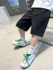 青少年男孩夏季牛仔短褲，時尚簡約風，寬鬆版型，百搭設計，彈性腰帶，穿脫方便且舒適，兒童日常出遊短褲，休閒短褲，街頭運動、娛樂與玩樂，多場景穿搭 - 中等水洗藍 - 查看 4