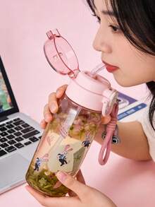 迪士尼疯狂动物城750毫升塑料吸管水瓶，采用EPDM材质，配有可拆卸硅胶吸管、弹出式瓶盖和防漏设计，方便携带和清洗，瓶身印有卡通图案，适合家庭、户外、旅行、运动等场合，是送给迪士尼粉丝、疯狂动物城爱好者、家人、朋友和同事的理想礼物。 - 彩色 - 查看 3
