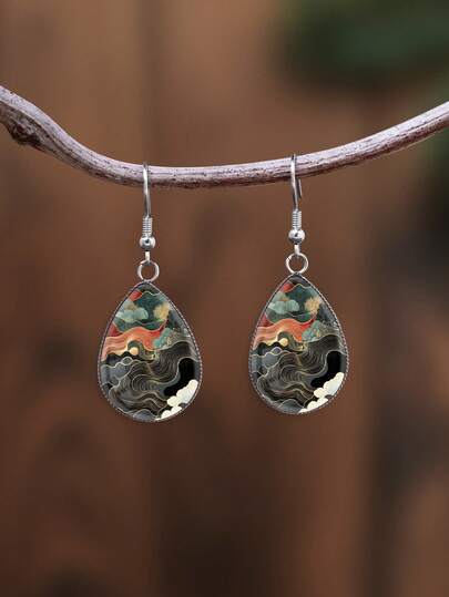 一对复古风景图案316不锈钢水滴耳环，优雅简约风格，适合女性日常佩戴和送礼，也适合女性日常和节日佩戴的珠宝耳环。