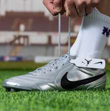 Nike 男士足球鞋，新款比赛训练运动鞋，带FG鞋钉 - 銀色/黑色 - 查看 6