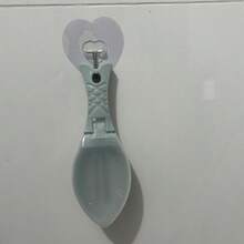 1 Dụng cụ gỡ vảy cá, cung cấp giải pháp hiệu quả và tiết kiệm thời gian cho việc chế biến hải sản. - Xanh lá nhạt - Xem 2