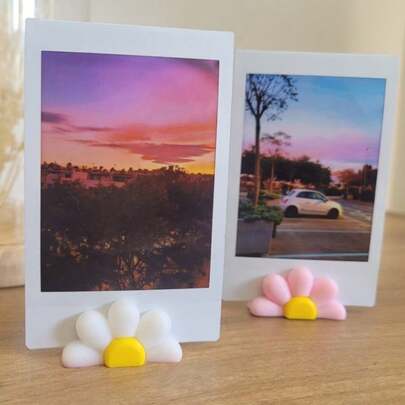 1/4 khung ảnh hoa cúc trắng hồng, phù hợp với ảnh cỡ lớn hoặc nhỏ, khung hình hoa cúc tạo thêm không khí hoa lá, món quà trang trí bàn làm việc hoàn hảo cho văn phòng hoặc phòng ngủ.