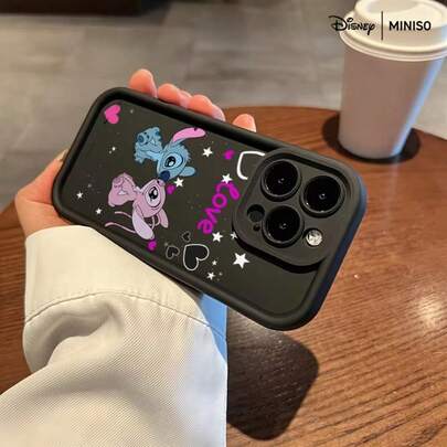  MINISO X Disney Stitch And Angel "Rakkaus" -pariskunnan nestemäinen kuviollinen puhelinkotelo iPhone 17/17 Pro/17 Pro Max/17 Air/16/15/14/13/12/11/X-sarjalle, iPhone 17 Pro Max -puhelinkotelo, iPhone 17 Pro -puhelinkotelo, iPhone 17 -puhelinkotelo, joululahja tyttöystävälle
