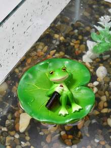 1个树脂青蛙摆件，置于荷叶之上，可爱的漂浮青蛙雕像，适用于池塘、花园、水族箱、泳池装饰，微型动物雕塑摆件，适用于户外露台、庭院、家居花园装饰，是送给青蛙爱好者的完美礼物。 - 多色 - 查看 5