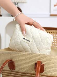 1 pieza Bolsa de cosméticos acolchada con relieve en beige, de textura suave, lavable y fácil de limpiar, bolsa de maquillaje vintage de gran capacidad y organizador de viaje, bolsa de almacenamiento multifuncional para lápiz labial, toallas sanitarias, monedas, llaves, etc., bolsa de maquillaje de espuma minimalista y cómoda, con diseño de cremallera, ligera y esponjosa, adecuada para el nuevo período escolar, el Día de la Madre, el cumpleaños, la primavera/verano, el aniversario, las vacaciones, el regreso a la escuela, estuche de cosméticos - Beis - Ver 6