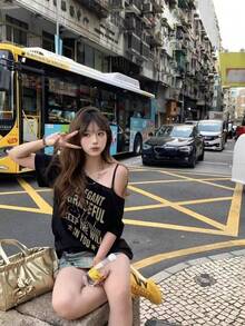 街头嘻哈印花露肩短袖T恤，性感斜肩黑色女式上衣，夏季休闲款 - 黑色 - 查看 4