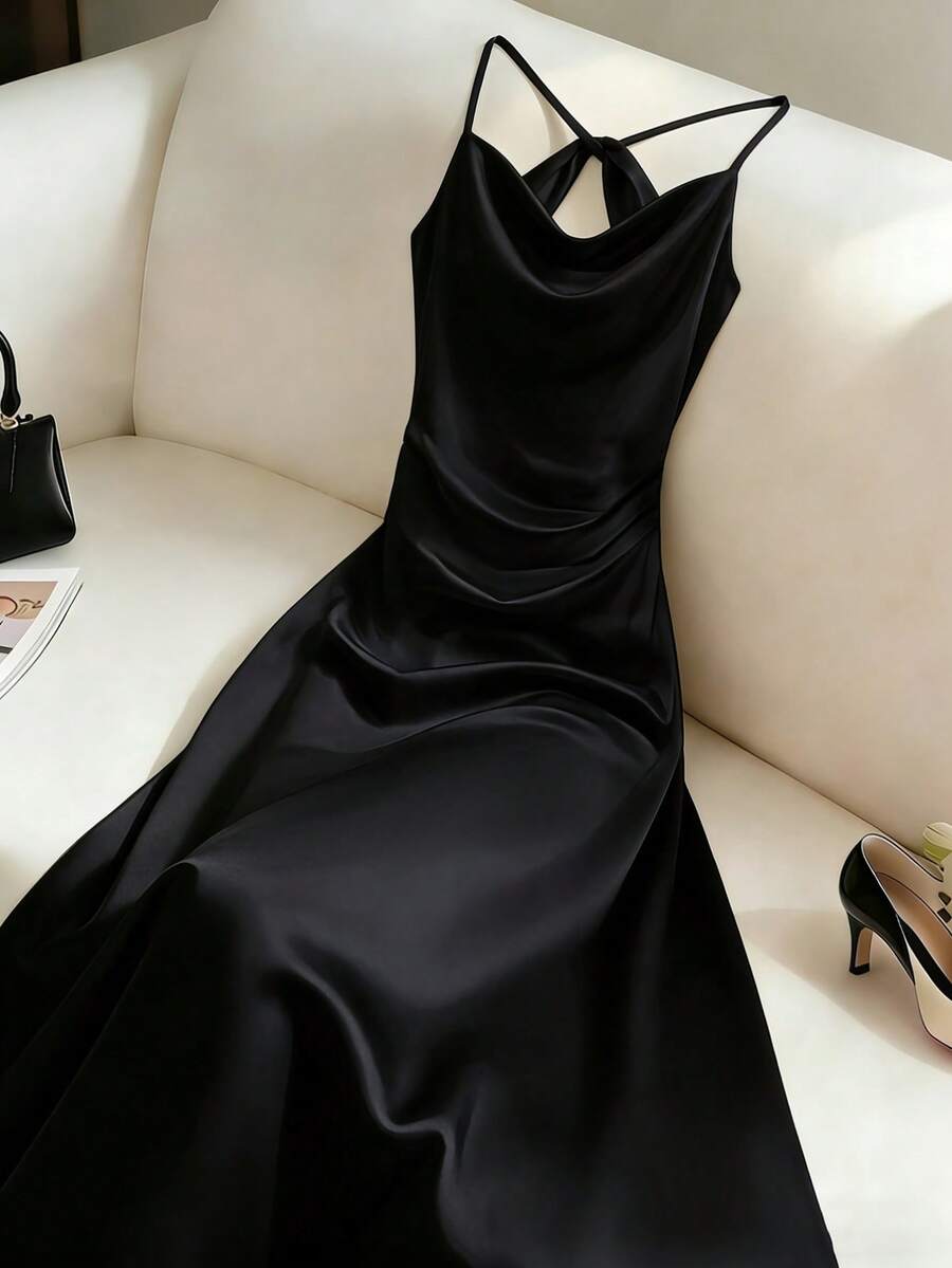 Đầm dạ hội đuôi cá màu trắng satin với dây đeo mảnh, kiểu dáng thanh lịch, hở vai và cổ xếp ly, phong cách tối giản lãng mạn. - màu đen - Xem 1