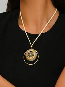 1pc Women's Bohemian Style Circular Floral Hollow Pendant Necklace, Suitable For Vacation Wear (Color & Pattern Randomly Assorted) - Multicolor - View 2