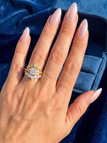 一套925纯银独特时尚钻石戒指套装，适合女性日常佩戴、生日派对、情人节礼物、约会和其他场合。 - 金色 - 查看 5