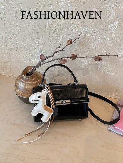 1个新款时尚单肩斜挎包，简约小方包，适合女性，可用于派对、宴会、日常通勤，可装手机、镜子、钥匙、口红、钱包等，是圣诞节、母亲节、生日礼物的理想之选。