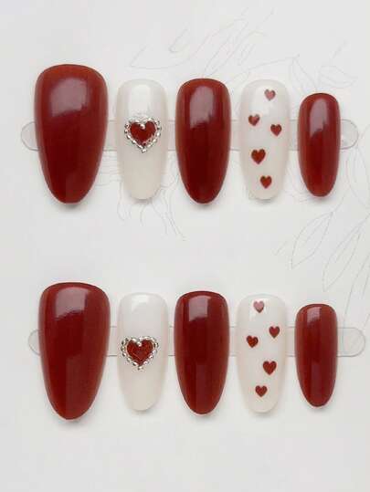 10 móng tay giả thủ công nguyên chất, kích thước trung bình, hình bầu dục, dựa trên màu đỏ anh đào và trắng sữa, được vẽ tay hình trái tim đỏ kết hợp với dây chuyền hình trái tim. Móng tay nhẹ nhàng, thanh lịch, dễ thương dành cho phái nữ và các cô gái, thích hợp cho các lễ hội, tiệc tùng mùa xuân, hè, thu đông và sử dụng hàng ngày.