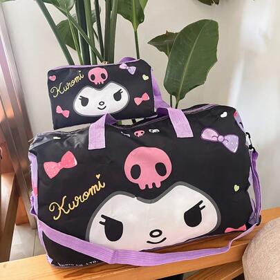  Juego de 2 piezas Bolsa de viaje/Bolsa de cosméticos con diseño de Hello Kitty de Sanrio; Bolsa de viaje de corta distancia Kurumi; Bolsa de gimnasio de gran capacidad Melody; Bolso de gran capacidad con decoraciones de anime lindas; Bolso de hombro/Bolso de almacenamiento; Regalo de viaje (algunos patrones son aleatorios); Bolso de Hello Kitty; Estilo bohemio, personaje de dibujos animados de gato Katie; Gran capacidad, multifuncional; Bolso deportivo de campus de viaje; Bolso de moda