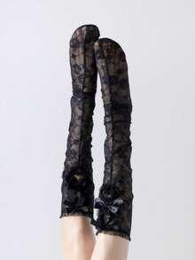 1 đôi tất cao đến đầu gối màu đen/trắng, kiểu dáng mới mùa xuân/hè, với họa tiết ren hoa rỗng, nơ ngọc trai và ruy băng. - Nhiều màu - Xem 10