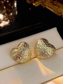 1 Pair Vintage Fashionable Delicate Niche Versatile Metal Heart Stud Earrings, Suitable For Women's Daily, Festival, Party, Vacation Wear - Love - View 5