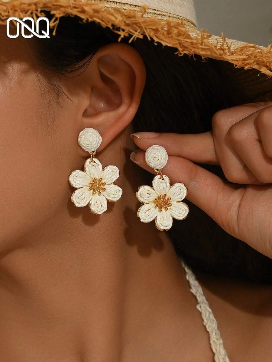 OOQ 1 Pair Summer Boho Style Handmade Woven Rattan Colorful Floral Earrings, Niche Design Minimalist Elegant Floral Tassel Earrings Suitable For Women's Daily, Vacation, Party Wear (Handwoven Texture Pattern Random) - White - View 1