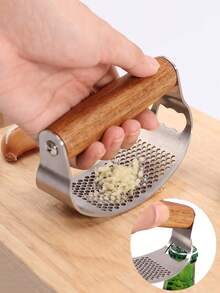 1件装二合一不锈钢压蒜器 - 带木柄和内置开瓶器的开瓶器 - 易于使用的手动蒜蓉切碎器和研磨器，适用于家庭厨房，蒜蓉研磨器，圆形蒜蓉酱制作，手动，多功能蒜蓉研磨器，厨房小工具，适用于厨房、烹饪、户外等。 - 彩色 - 查看 11