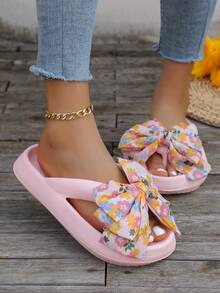 New Summer Women's Slip-On Sandals, Featuring Small Floral Bows And Soft Sole. Comfortable, Casual, Silent EVA Material Flip-Flops. Suitable For Beach, Seaside, Vacation And Travel. Can Be Worn Indoors And Outdoors. Available In Large Size. - 粉紅色(碎花) - 查看 2