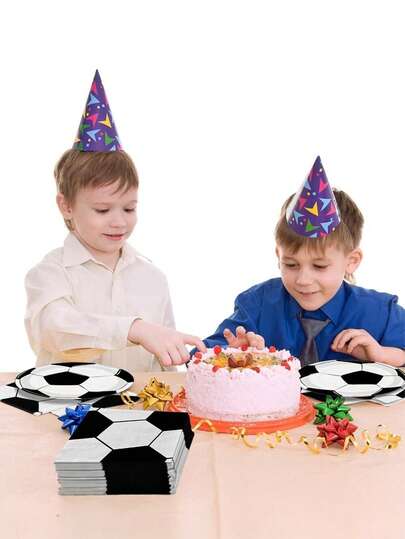 一套足球主题餐盘和餐巾纸派对装饰，9英寸一次性足球主题生日纸盘和餐巾纸餐具套装，运动主题派对用品，适用于生日、婴儿派对、游戏和礼品