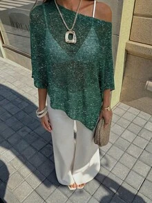这款女士新款纯色罗纹不对称橄榄绿针织罩衫，采用露肩+不对称下摆设计，尽显休闲时尚感。精细闪亮的针织纹理带来轻盈透气的穿着体验，略微宽松的版型适合各种身材，可单穿或叠穿，春夏可作为防晒衫或内搭穿着。冷色调配色更添精致感，是时尚实用的沙滩度假必备单品。 - 墨綠色 - 查看 10