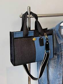 Este bolso de mano con doble asa es elegante, clásico y casual. Es espacioso, ligero y fácil de llevar. Su diseño cuadrado permite usarlo sobre el hombro. Esta bolsa de lona con estilo preppy presenta un diseño de bloques de color y tela lavada desgastada, lo que la convierte en un bolso de hombro/bolso de mano adecuado para viajes de compras, ir al trabajo, actividades al aire libre y uso en el campus. - Negro - Ver 7