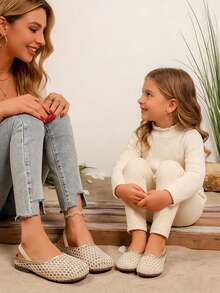 Girls Embroidered Mesh Fashion Shoes, Stylish Embroidered Lace Mesh Mary Jane Shoes In Silver And Beige, Round Toe Design With Elastic Closure, Breathable And Lightweight Wedding Party Shoes, Closure Comfortable Princess Flat Shoes For Toddler/Little Girls Aged 2-14, Suitable For Gatherings, Holidays And Vacations - Màu vàng - Xem 2