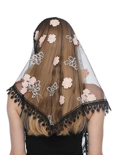 1 pieza Pañuelo/Chal triangular de poliéster con estampado floral, elegante y casual, versátil para todas las estaciones, con estampado de rosas, ribete de encaje, colgante con flecos, tela de malla transpirable y suave, pañuelo con tema de rosas