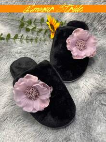 女士黑色闭趾仿兔毛拖鞋，饰有紫色花朵，舒适平底室内拖鞋 - 黑紫色 - 查看 3
