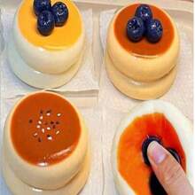 蓝莓草莓慕斯蛋糕慢回弹软萌玩具 - 可变形 - 解压玩具 - 生日礼物 - 节日礼物 - 彩色 - 查看 3