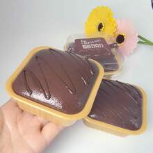 Exquisita caja de regalo de pastel de fresa de lava y chocolate realista, hecha de material de alta calidad de rebote lento, con textura suave y delicada. Adecuado para apretar y aliviar el estrés, con apariencia realista y adorable. - Multicolor - Ver 6
