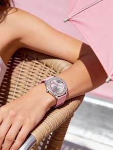 Đồng hồ Guess nữ, máy quartz, mặt số kim, dây đeo silicon màu vàng hồng, vỏ thép không gỉ, mặt số đính đá bạc, thích hợp làm quà Giáng sinh, sinh nhật, dự tiệc và đeo hàng ngày. - Bạc - Xem 4