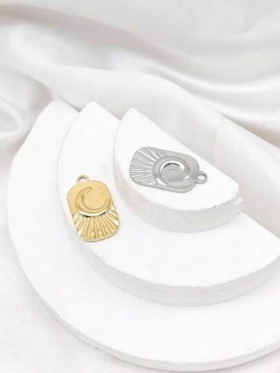 1件复古优雅新月图案不锈钢项链吊坠，适合女士日常佩戴