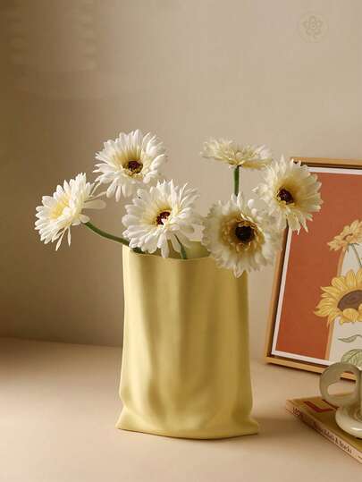 Bình gốm hình túi giấy nhăn màu kem, bình hoa gấp gọn tối giản hiện đại, đồ trang trí nhà sáng tạo phù hợp cho phòng khách, phòng ngủ, văn phòng, vật trang trí để bàn, trang trí nhà nhẹ nhàng, thẩm mỹ.