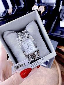 Guess Đồng hồ nữ GW0294L1 mặt vuông, máy quartz, vỏ bạc, dây đeo đôi, kiểu dáng tối giản thanh lịch, phù hợp cho công sở và đeo hàng ngày. - Bạc - Xem 3