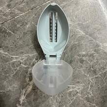 1 Dụng cụ gỡ vảy cá, cung cấp giải pháp hiệu quả và tiết kiệm thời gian cho việc chế biến hải sản. - Xanh lá nhạt - Xem 3
