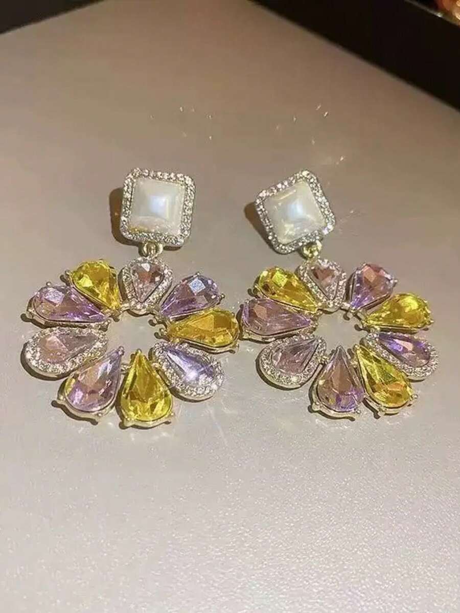 1对水晶镶嵌水滴形花朵和仿珍珠吊坠耳环 - 彩色 - 查看 1