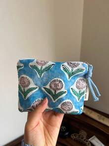 Ví đựng tiền xu gấp gọn thiết kế in họa tiết cổ điển, túi khóa kéo dung tích lớn, ví hoa dễ thương, túi đựng tiền xu di động, túi đựng đồ đa năng, túi đựng son môi/mỹ phẩm mini, hộp đựng băng vệ sinh, hộp đựng kẹp tóc, lý tưởng làm quà tặng, đồ dùng du lịch, kỳ nghỉ, đồ dùng học tập. - Nhiều màu - Xem 16