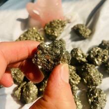 1 mảnh đá Pyrite thô nhỏ, mảnh Pyrite tự nhiên, mảnh Pyrite thô lớn, đá tiền tài, mẫu khoáng vật Pyrite tự nhiên hạt nhỏ - Chalcopyrite không đều, quà tặng độc đáo cho nhà và vườn trong dịp lễ. - Vàng - Xem 18