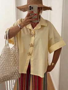 Solstice Apparel 3D金属扣海星印花短袖衬衫领上衣，休闲度假海滩日常夏季服装 - 黃色 - 查看 2