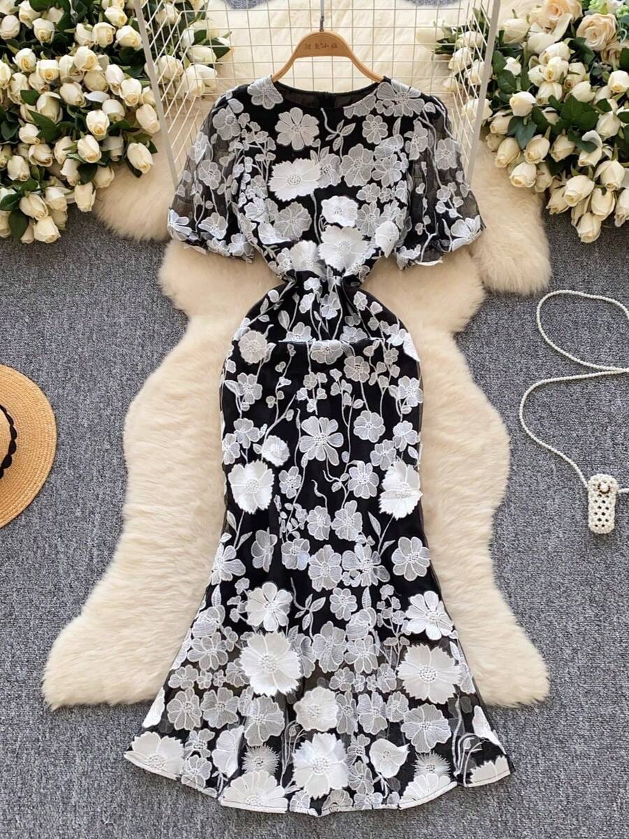 Fashionable Socialite With Elegant Temperament, Ladies With Light Luxury Round Neck Embroidery, Three-Dimensional Flower Bubble Sleeves, Mid Length Dress, Hip Hugging Skirt - 黑色 - 查看 1