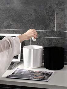 迷你条纹垃圾桶，黑白家用垃圾桶，防水防污，便携式，适用于卧室、浴室、厨房等场所，也适用于办公室、卧室、厨房、浴室和客厅，无盖设计，圆柱形，无需电源，可用作垃圾桶或纸巾盒 - 彩色 - 查看 5