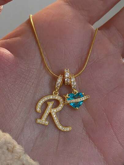 1 chiếc dây chuyền thép không gỉ mạ vàng, tinh tế, thanh lịch, tối giản, đính đá Cubic Zirconia, hình chữ viết tay nghệ thuật và trái tim xanh hình hành tinh, thích hợp cho nữ và bé gái, trang sức đeo hàng ngày, quà tặng tinh tế cho các bữa tiệc ngày lễ.