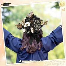 55 Pcs Gold DIY Graduation Cap Decorations Faux Assorted Flowers Bows 3D Butterfly Stickers Glitter Alphabet Letter Number Decals For DIY Hat Grad Cap Topper Graduation Party Supplies - Black - 查看 4