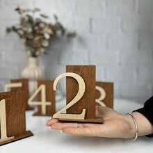一套包含 1-5、1-10 和 1-20 个复古木质桌号牌，桌面装饰，适用于婚礼、生日派对等场合，易于组装 - 查看 8