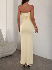 Đầm cúp ngực thanh lịch với thiết kế xếp ly, dáng đuôi cá ôm sát, dài chạm sàn, phù hợp cho những buổi hẹn hò lãng mạn, kỳ nghỉ biển, đám cưới, dạo phố, tiệc vườn, du lịch cuối tuần, trang phục thường ngày tối giản mùa xuân/hè. - Vàng nhạt - Xem 9