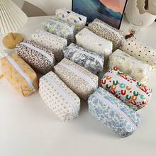 1 chiếc túi đựng mỹ phẩm cỡ lớn, có họa tiết hoa, chần bông, dùng để sắp xếp đồ trang điểm, đựng bút chì, túi thêu kẻ caro. - Nhiều màu - Xem 5