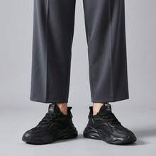 Tenis para hombre y zapatos para hombre de malla transpirable con suela de goma, calzado deportivo casual con cordones y diseño moderno, tenis de hombre en oferta ligeros y cómodos para caminar, tenis con amortiguación y suela gruesa antideslizante, calzado urbano con tela de rejilla suave, tenis de moda con agujetas resistentes y máxima transpiración para entrenamiento y uso diario deportivo. - Negro - Ver 3