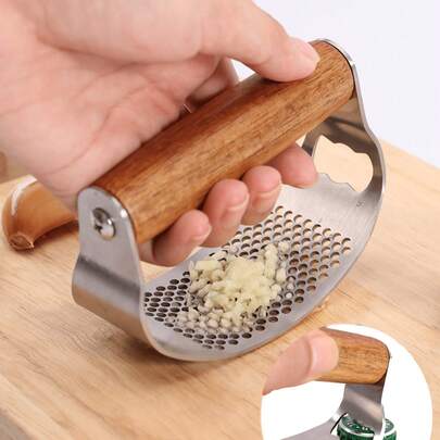 1pc 2-In-1 Stainless Steel Garlic Press - Bottle Opener With Wooden Handle And Built-In Bottle Opener - Easy-To-Use Manual Garlic Chopper And Pulverizer For Home Kitchen Use, Garlic Pulverizer, Circular Garlic Sauce Making, Manual, Multifunctional Garlic Pulverizer, Kitchen Small Tool, Suitable For Kitchen, Cooking, Outdoor, Etc.